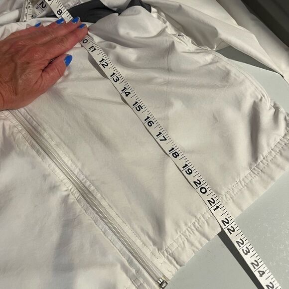 Nike  white tennis jacket with purple stripe - M - Picture 9 of 9